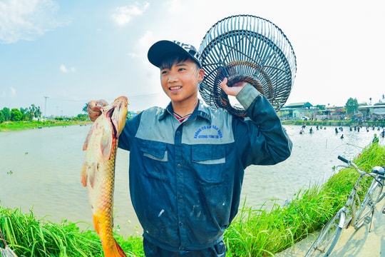 Đặc sắc hội đùa nơm trong lễ hội truyền thống thôn Xạ Sơn