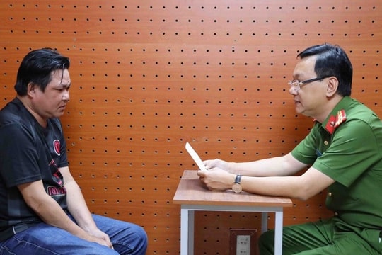 Bắt nhóm dàn cảnh giật dây chuyền của du khách tại khu tham quan ở Cần Thơ