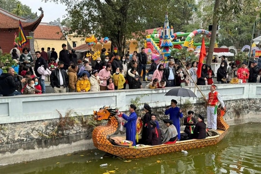 Ngược dòng quan họ