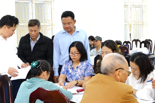 Thêm 23 hộ dân nhận tiền bồi thường, hỗ trợ giải phóng mặt bằng dự án cụm công nghiệp Lê Thiện - Đại Bản