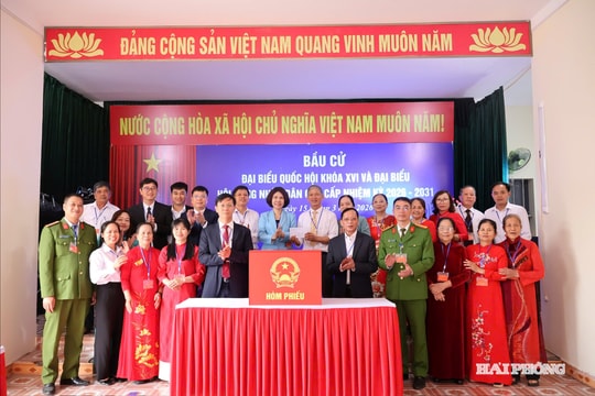 Một số tổ bầu cử ở Hải Phòng được khen thưởng đột xuất