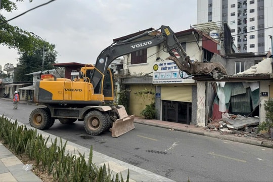 Tháo dỡ nhiều công trình tại phường Gia Viên phục vụ dự án cải tạo chung cư cũ Đồng Quốc Bình