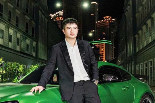 Bố mẹ của Mr Pips mang vali đựng vàng, USD đi gửi người thân khi con trai vừa bị bắt