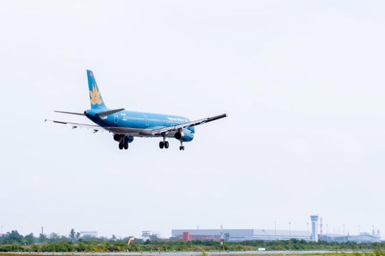 Sân bay được khai thác trở lại khi không phát hiện vật thể bay không người lái sau 60 phút