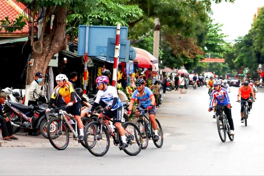 Sôi động giải đua xe đạp phường Phù Liễn lần thứ I