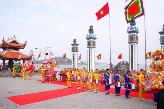 Về đảo Dấu hòa nhịp lễ hội biển Đồ Sơn