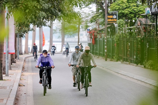 Bắc Bộ có mưa vài nơi, Nam Bộ có nơi nắng nóng