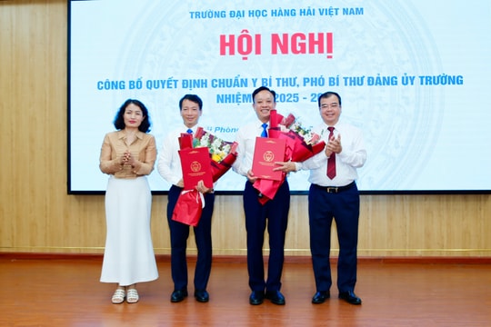 Công bố Quyết định chuẩn y Bí thư, Phó Bí thư Đảng ủy Trường Đại học Hàng hải Việt Nam