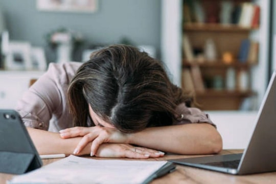 Lý do càng sống tiện nghi, con người lại càng dễ mệt mỏi