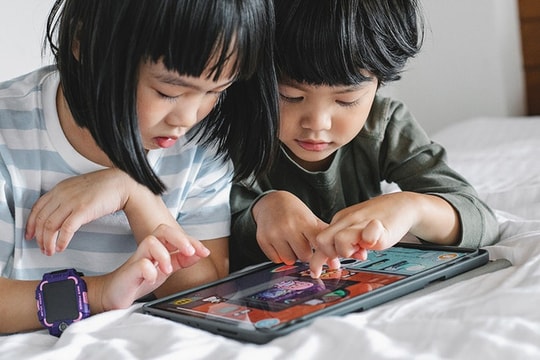 Bảo vệ, hỗ trợ trẻ em phát triển lành mạnh và tích cực trên môi trường mạng