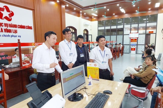 Đẩy mạnh phân cấp, phân quyền thủ tục hành chính cho chính quyền địa phương
