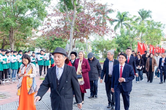 Bộ Giáo dục và Đào tạo xây dựng quy định về hợp đồng toàn thời gian với nhà giáo nghỉ hưu