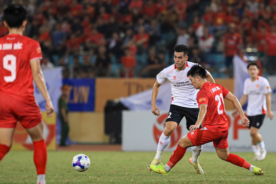 Cầu thủ nội trước áp lực cạnh tranh ngày càng khốc liệt tại V-League