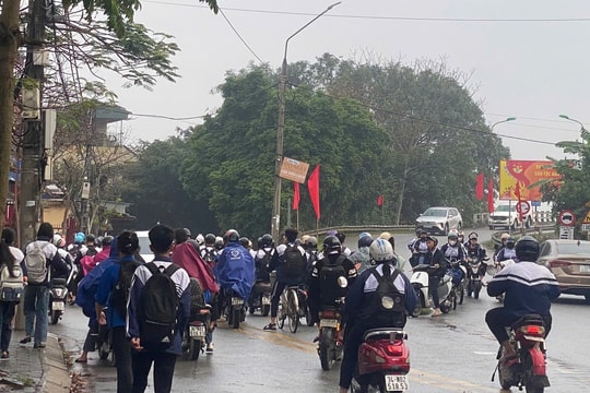 Gỡ 'nút thắt' giao thông dưới chân cầu Hương