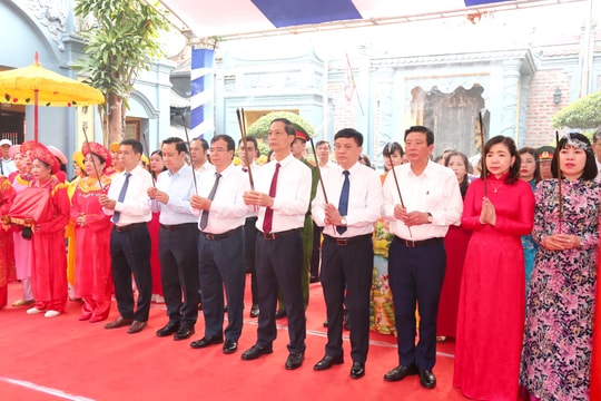 Trang trọng Lễ cáo yết, dâng hương Lễ hội truyền thống Nữ tướng Lê Chân