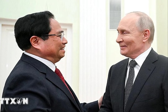 Thủ tướng Phạm Minh Chính hội kiến Tổng thống Nga Vladimir Putin