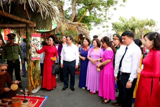 'Chợ quê làng Vẻn' - phiên chợ ký ức giữa lòng phố Cảng