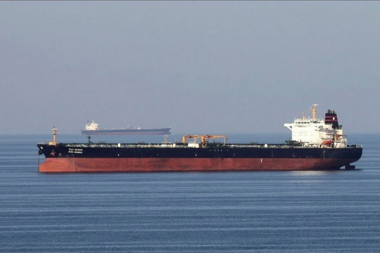Một số tàu container quốc tế phải quay đầu tại eo biển Hormuz