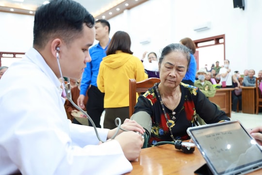 Tư vấn, khám sức khỏe miễn phí cho 500 người cao tuổi, người có công tại xã Nam Thanh Miện
