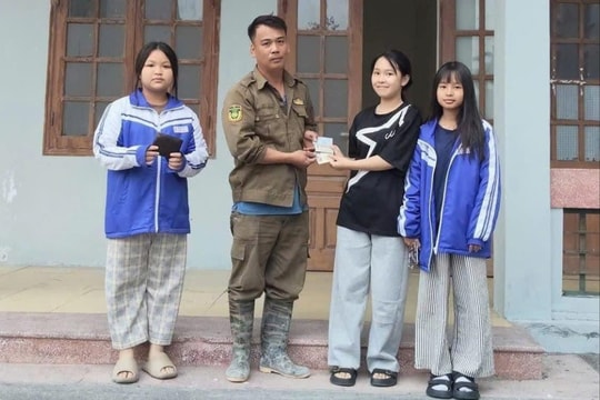 3 nữ sinh phường Thiên Hương nhặt được ví tiền, trả người đánh rơi