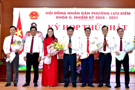 Đồng chí Đào Thị Thúy Hằng được bầu giữ chức Chủ tịch HĐND phường Lưu Kiếm khóa II