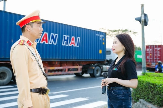 FM 102,2 MHz kết nối thính giả vì an toàn giao thông