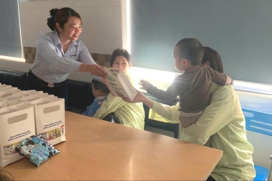 Thừa hưởng gen làm việc thiện của mẹ