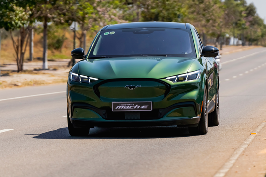 Ford giảm giá xe điện Mustang Mach-E đến gần 1 tỷ đồng