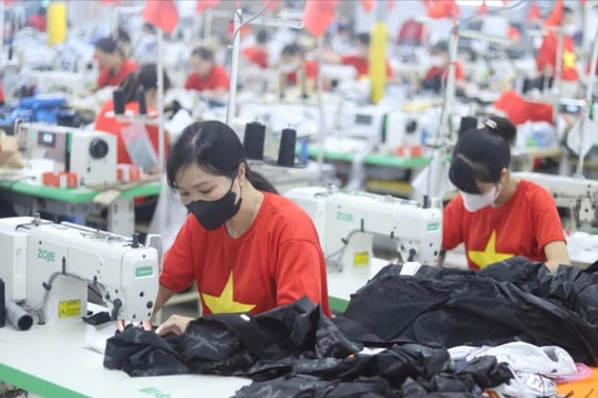 Công ty Shints BVT nâng mức hỗ trợ xăng xe, đồng hành cùng người lao động