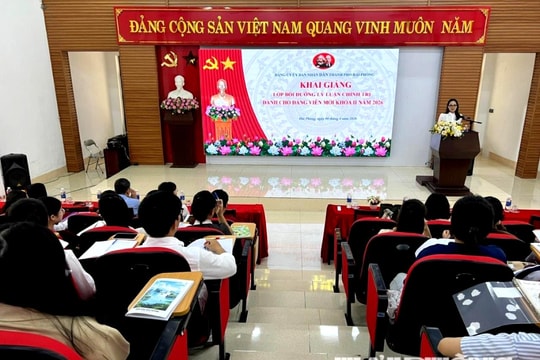 Khai giảng lớp bồi dưỡng lý luận chính trị cho 146 đảng viên mới
