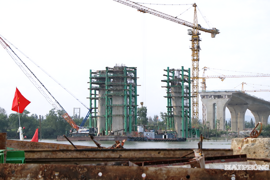 Accelerated disbursement speeds up construction of Nguyen Trai bridge