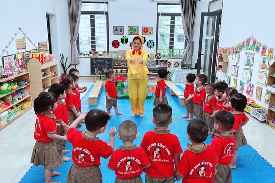Vất vả giáo viên mầm non