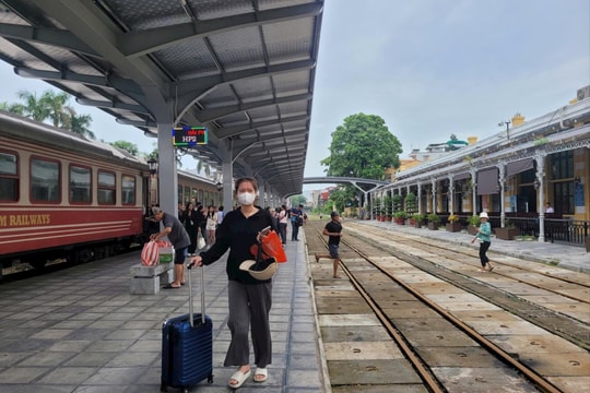 Ngành đường sắt tăng giá vé tàu hỏa và cước vận chuyển