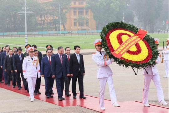 Đại biểu Quốc hội khóa XVI vào Lăng viếng Chủ tịch Hồ Chí Minh