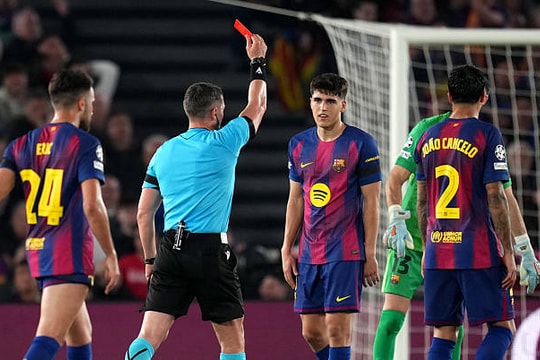 Barcelona thua sốc trên sân nhà, đối mặt nguy cơ dừng bước ở Champions League