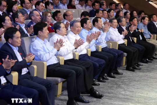Chương trình nghệ thuật 'Tổ quốc trong tim' thể hiện sức mạnh đại đoàn kết