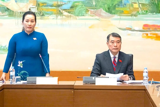 Đoàn đại biểu Quốc hội thành phố Hải Phòng thảo luận ở tổ