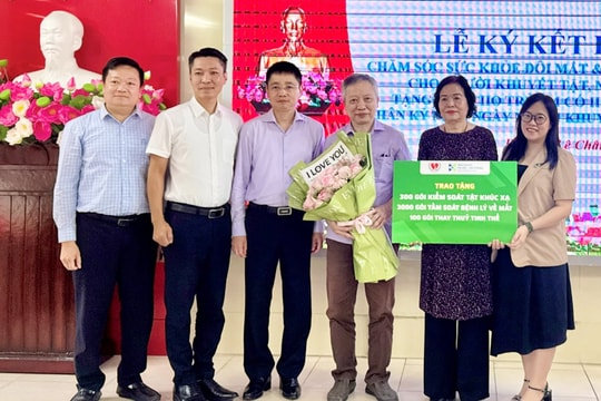 Bệnh viện Mắt Hà Nội - Hải Phòng tặng 100 gói thay thủy tinh thể cho người dân phường Lê Chân