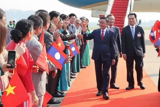 Thường trực Ban Bí thư Trần Cẩm Tú thăm chính thức Lào