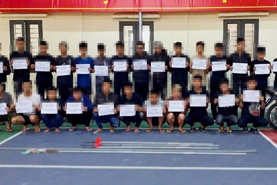 Triệu tập 23 thanh thiếu niên đi xe máy mang hung khí, lạng lách