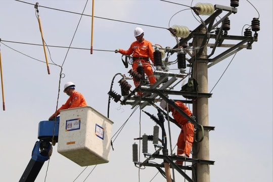 Điện lực Việt Nam khuyến nghị hạn chế dùng thiết bị công suất lớn vào giờ cao điểm