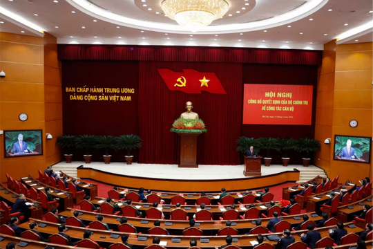 Hội nghị công bố Quyết định của Bộ Chính trị về công tác cán bộ