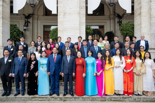 Chủ tịch Quốc hội Trần Thanh Mẫn gặp gỡ cộng đồng người Việt Nam tại Italy