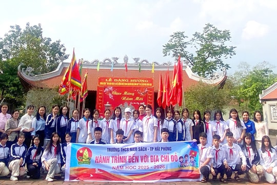 Lớp học mở tại những 'địa chỉ đỏ'