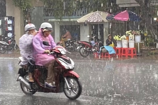 Mưa lớn diện rộng ở Hải Phòng, có nơi trên 100 mm