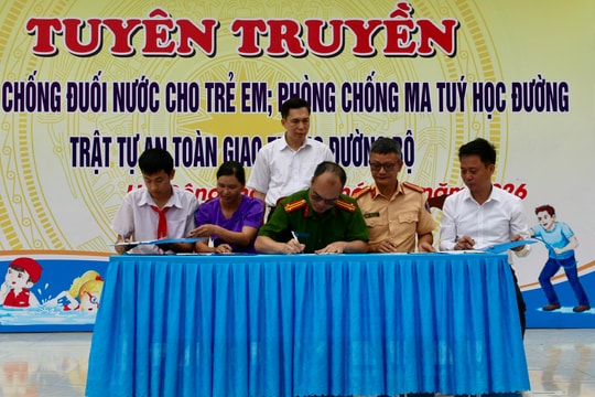 Phổ biến kiến thức phòng chống đuối nước, ma túy học đường cho học sinh ở Hà Đông