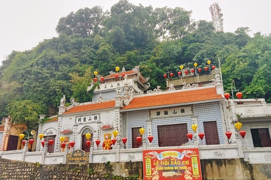 Huyền tích ly kỳ tại đền Vạn Ngang