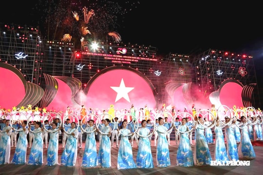 Lễ hội Hoa Phượng Đỏ: Kích hoạt mùa du lịch sôi động