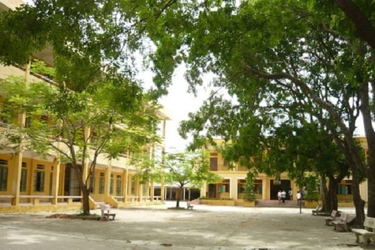 Nắng sân trường