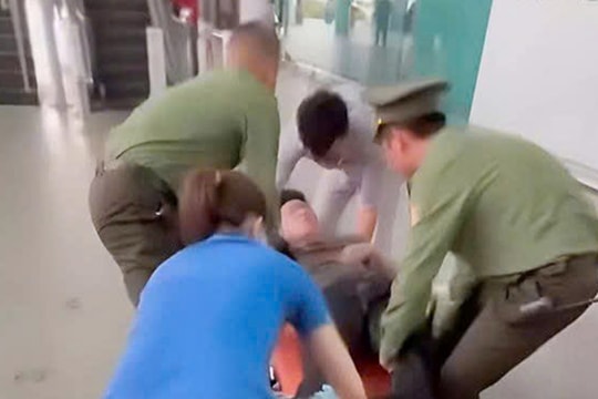 Hỗ trợ kịp thời nam hành khách bị ngất tại sân bay Cát Bi